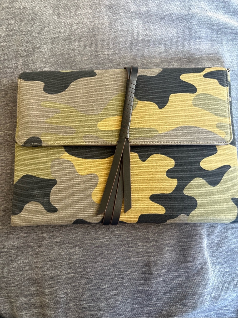 Stella & Dot Camouflage medium Fold-Over Men’s Clutch Bag with Tassel